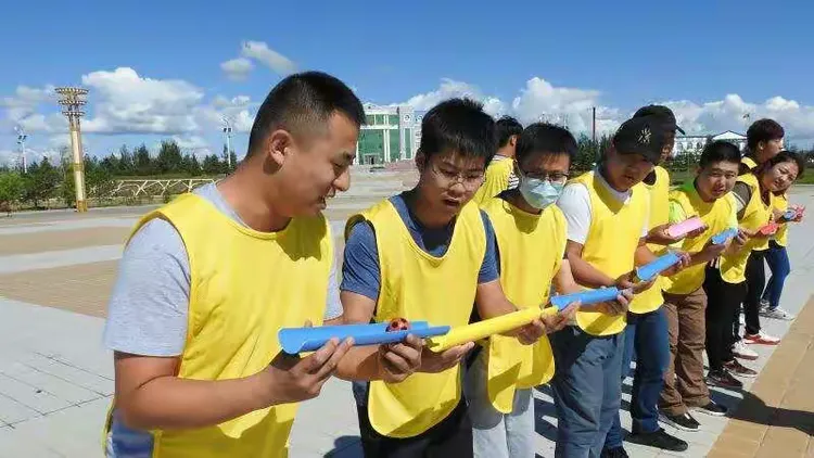 运动员团队合作默契，共同追逐荣耀的简单介绍