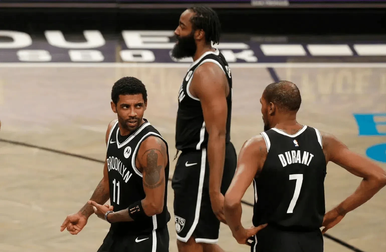 凯尔特人完胜灰熊，哈登点燃赛场