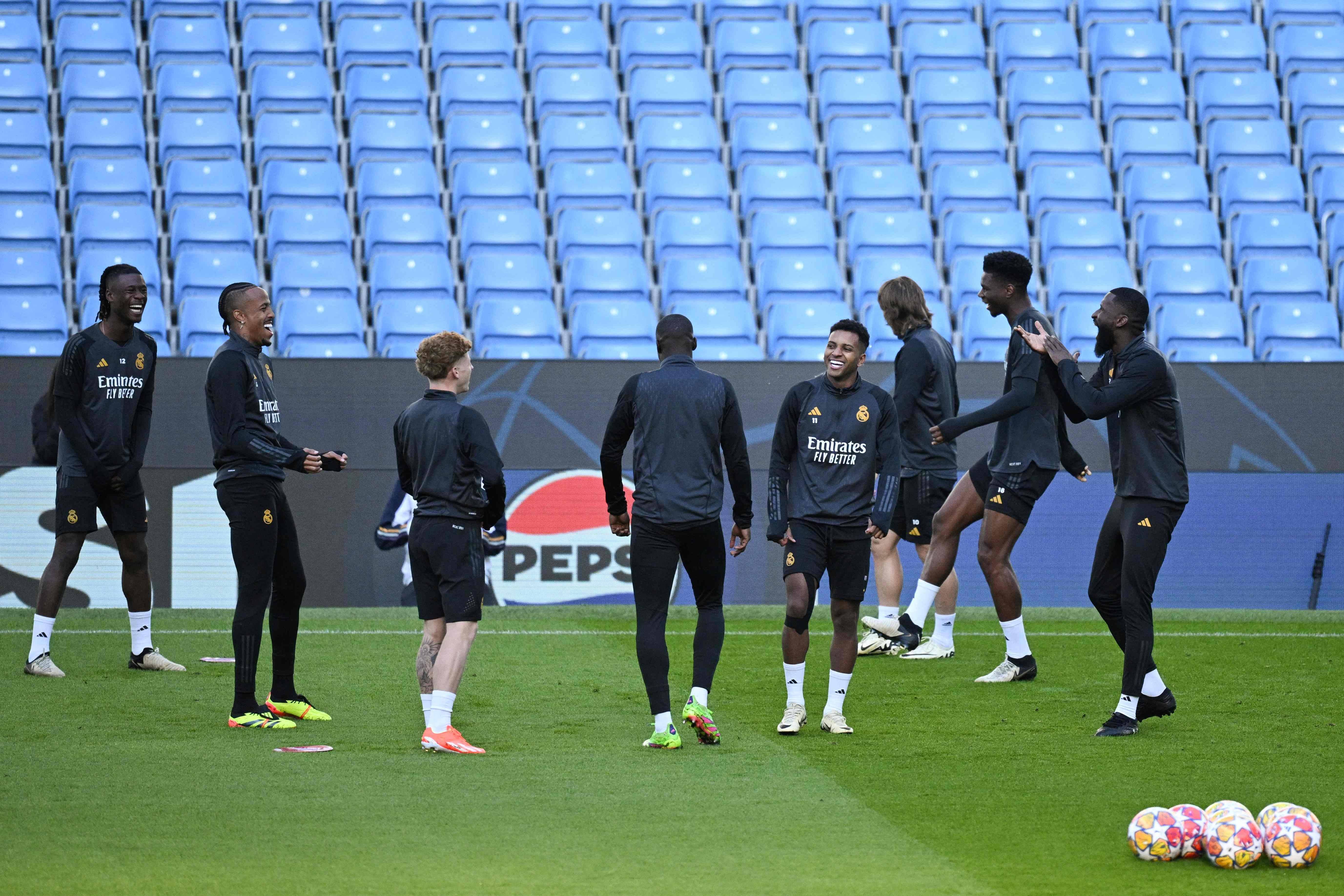 实时足球赛况：球员们积极备战争夺胜利的简单介绍