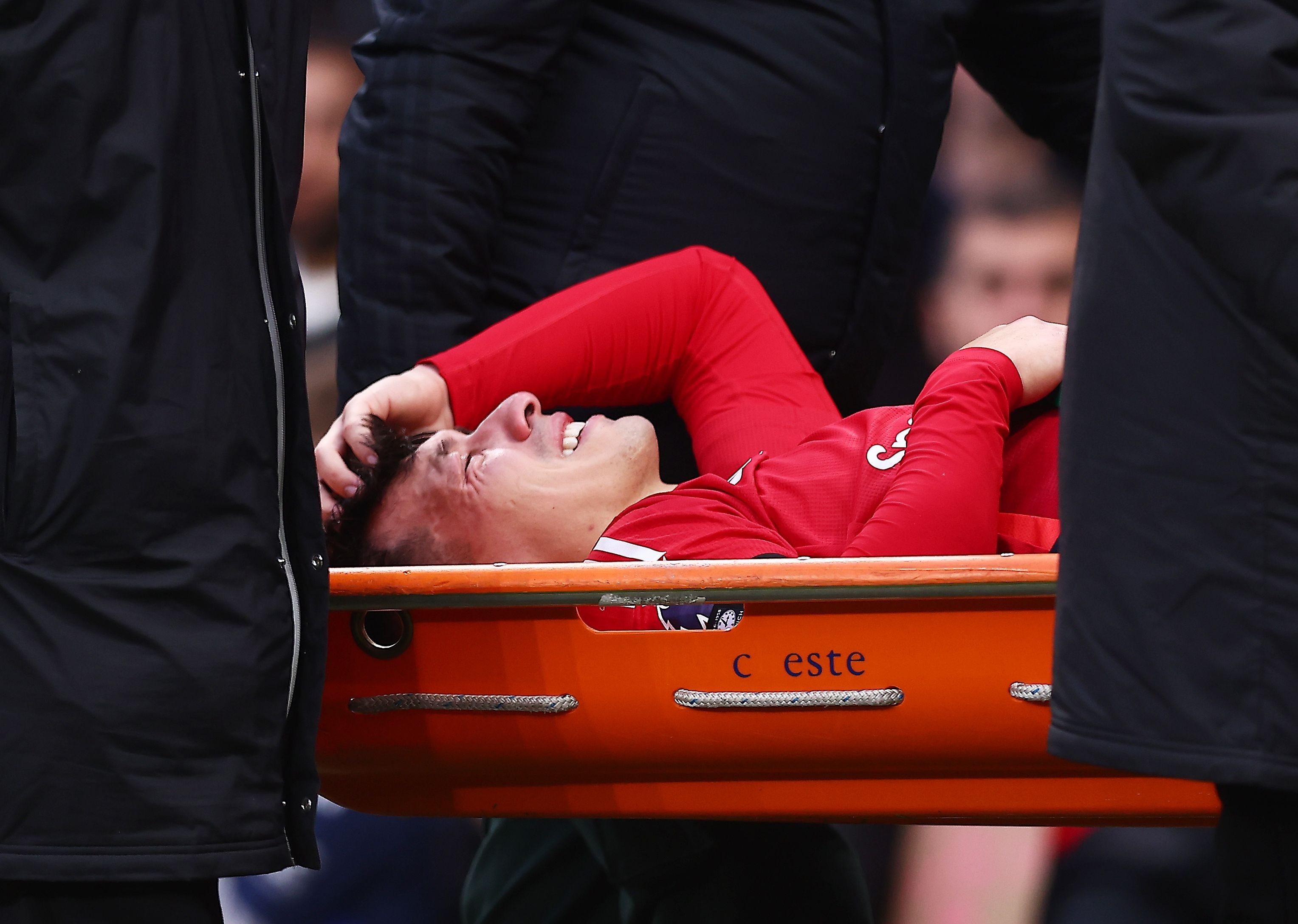 包含斯图加特中场核心受伤，球队战绩或受影响的词条