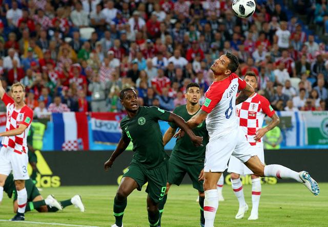 欧预赛比赛动人瞬间，球员英勇拼搏的简单介绍