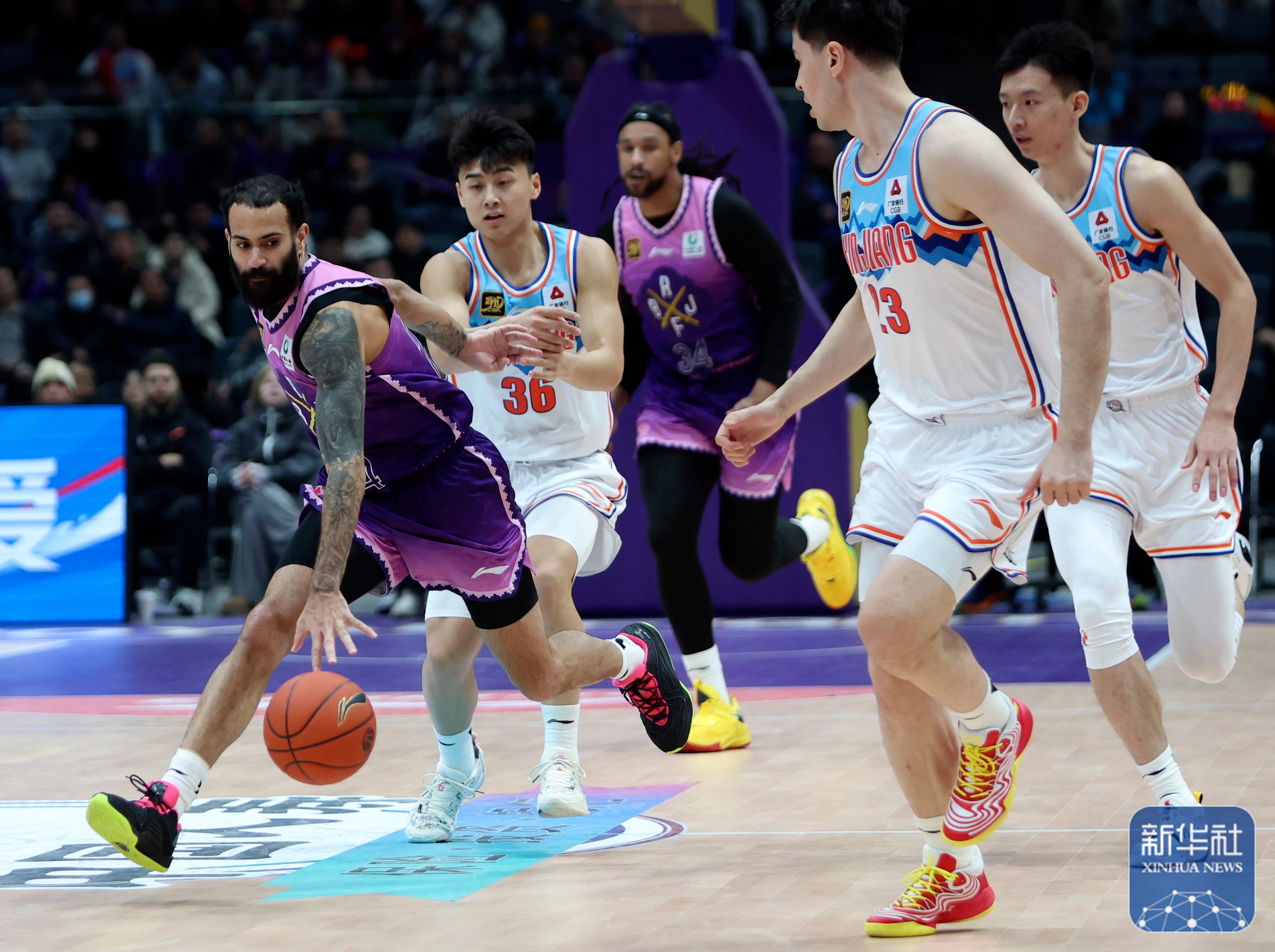 争霸赛场，CBA联赛呈现火爆态势