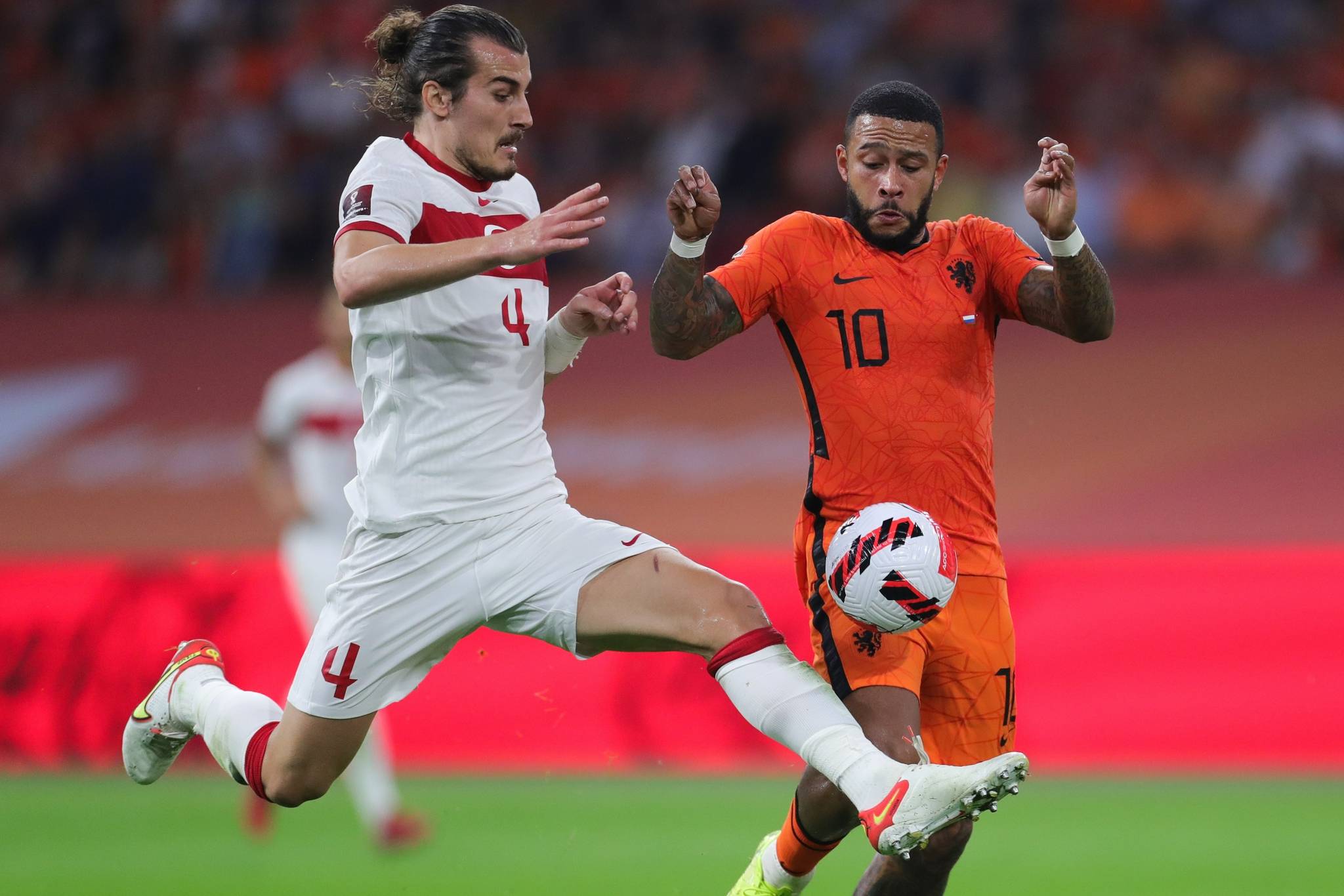 关于荷兰不敌西班牙,眼看出线希望渺茫的信息 关于荷兰不敌西班牙,眼看出线希望渺茫的信息