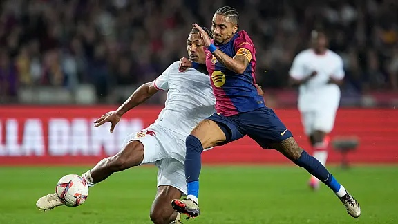 包含塞维利亚球员合作默契，战胜实力强大对手的词条