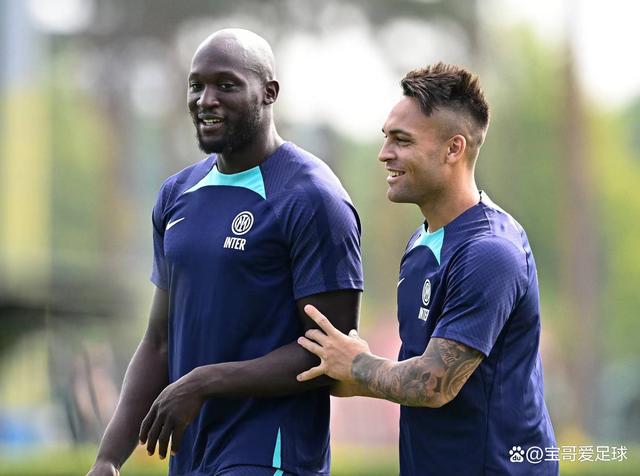 关于那不勒斯客场大捷，争夺冠军位置的信息