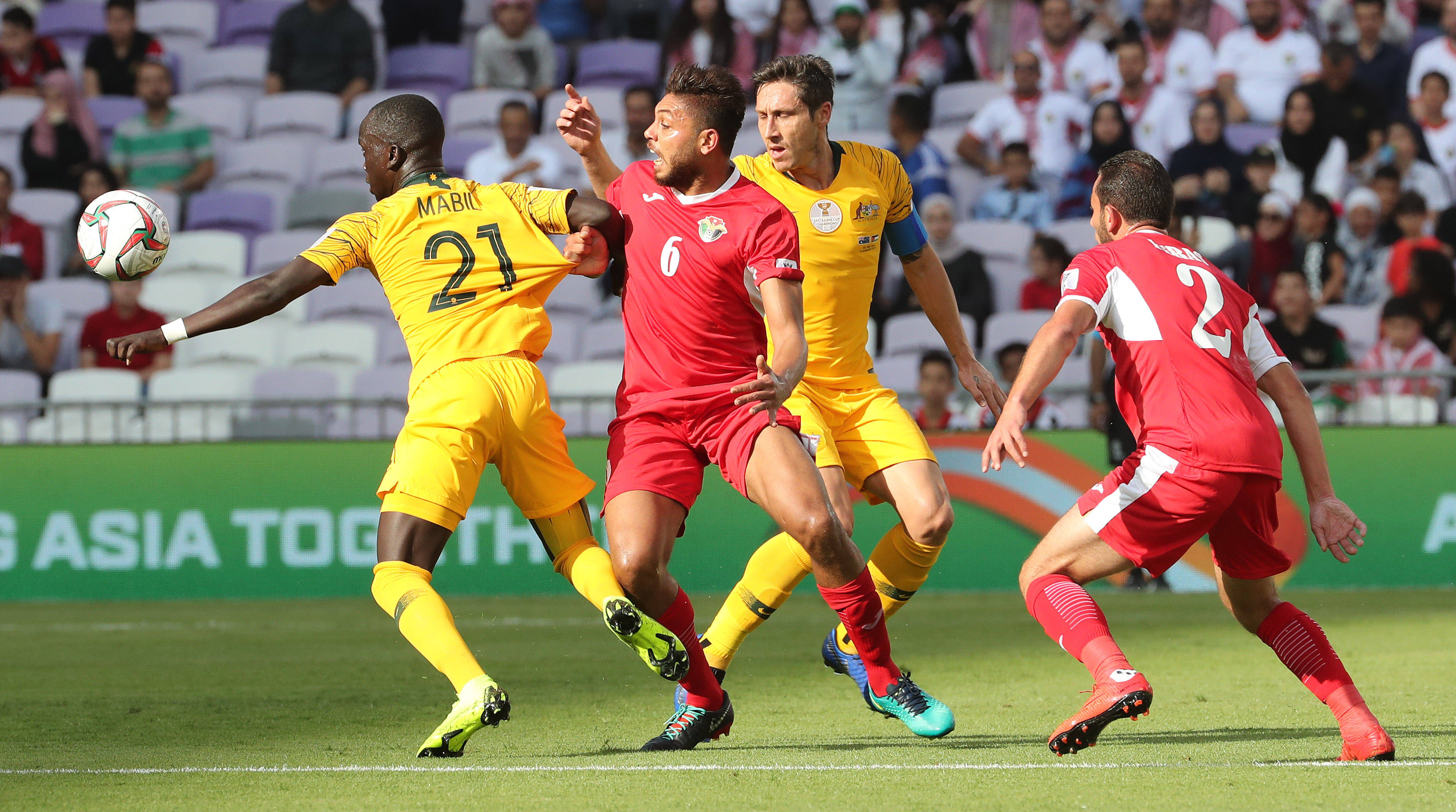 澳大利亚男子篮球队在比赛中取得胜利