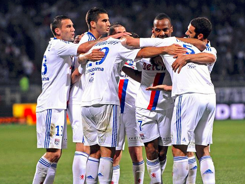 关于卡昂客场逼平里昂，球队表现稳定的信息