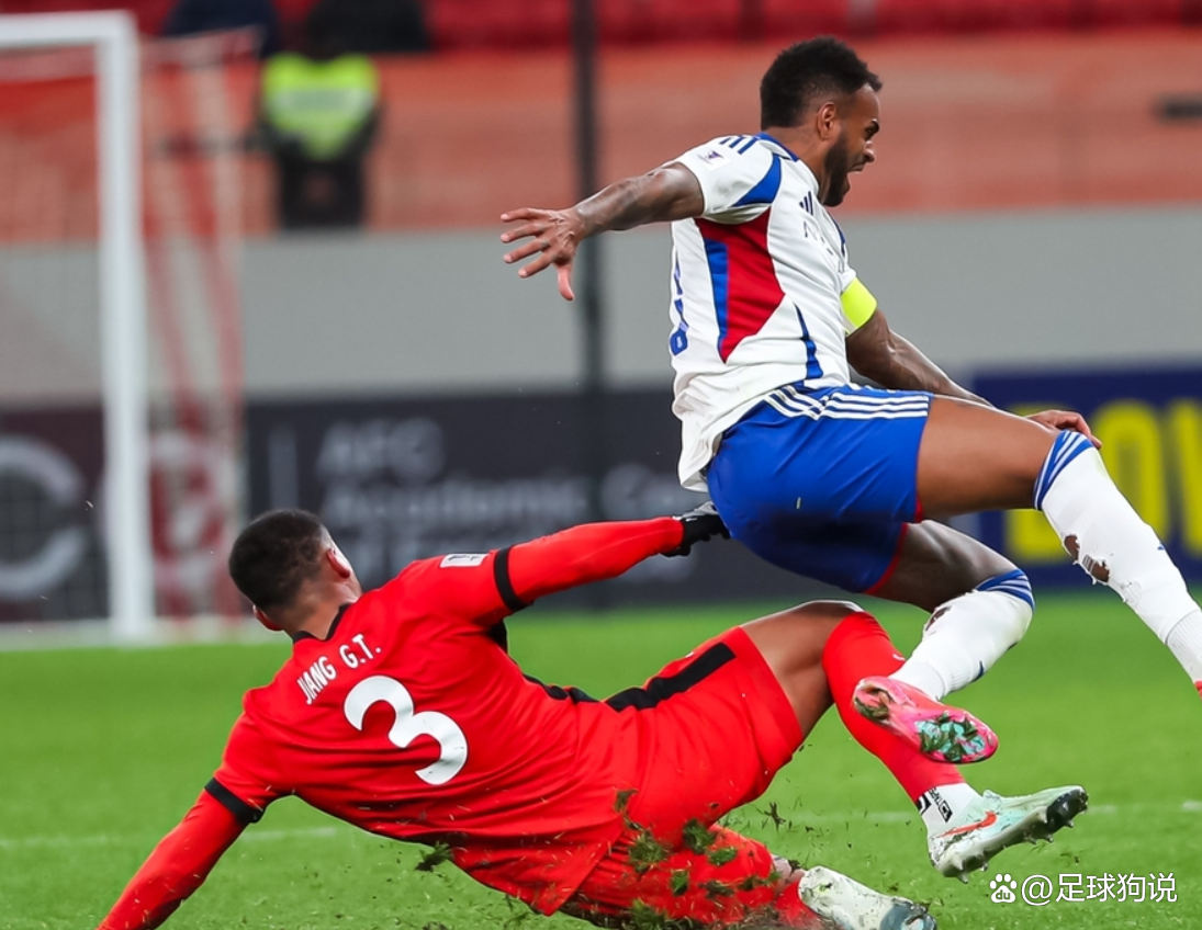 PG游戏APP-比赛中球队失利，引发球迷情绪波动