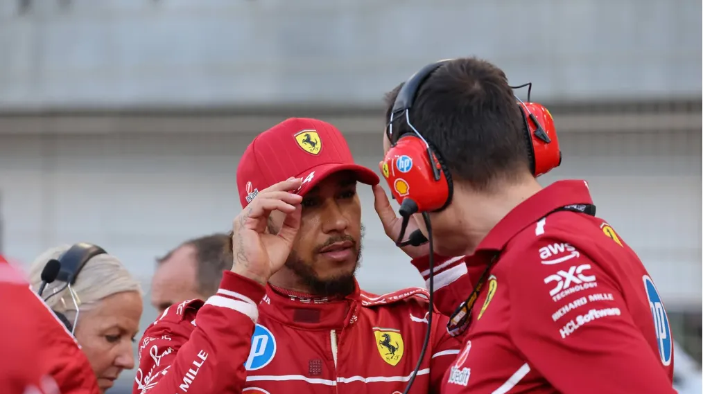 PG游戏下载-梅赛德斯碾压法拉利，汉密尔顿刷新纪录的简单介绍