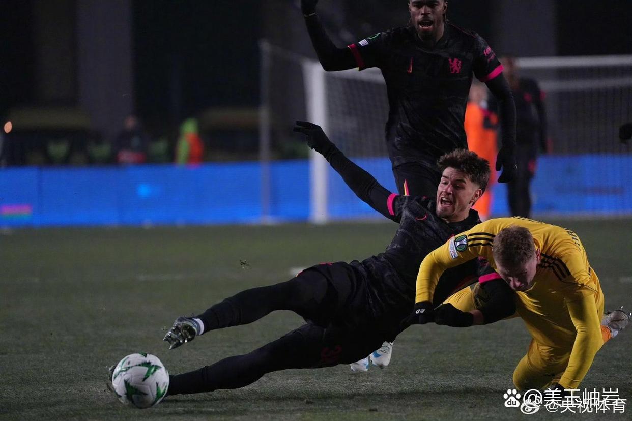 包含斯洛伐克惊险击败塞尔维亚，欧预选赛小组战局激烈的词条