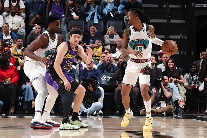 包含湖人力克山东队，莫兰特带队取胜的词条