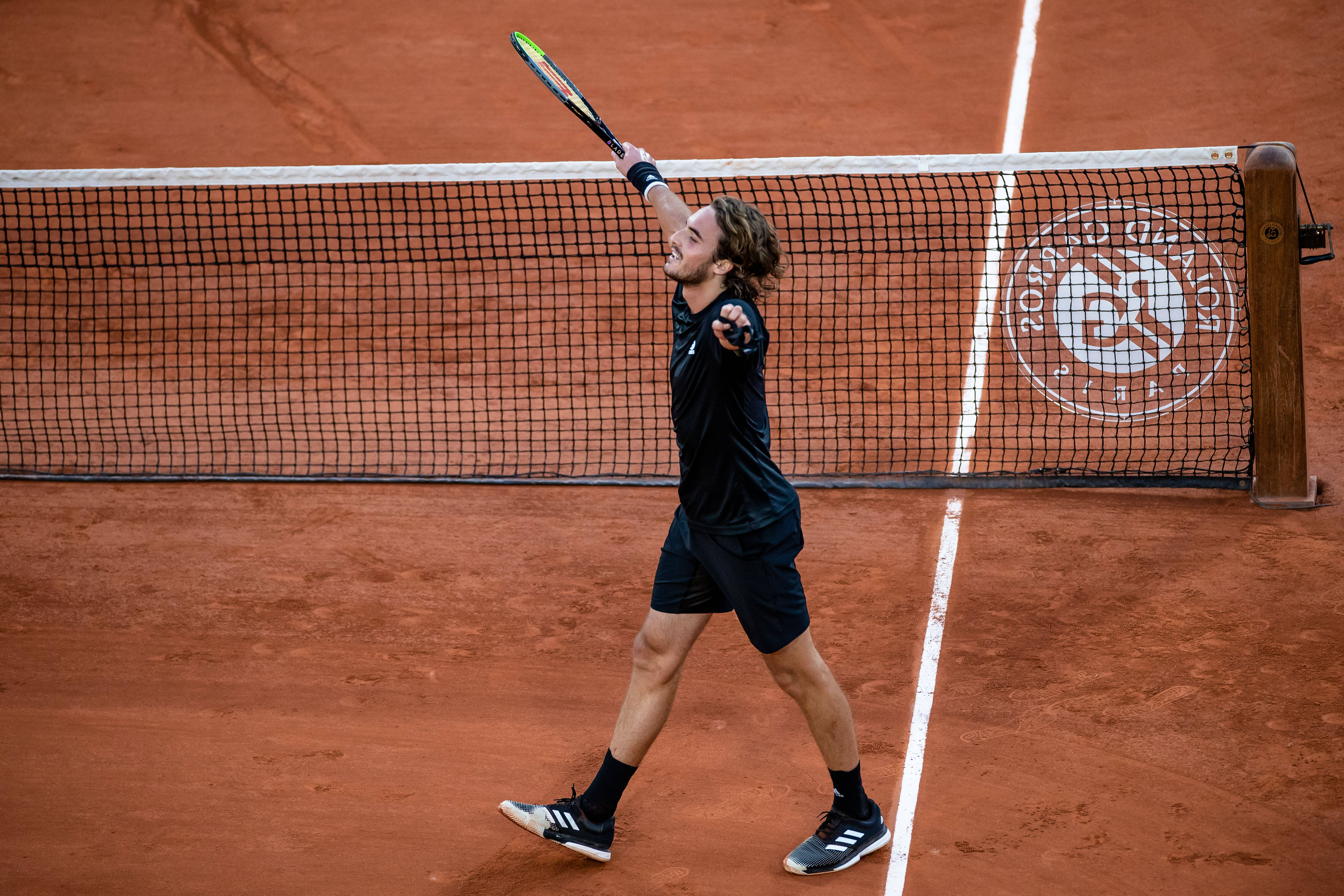 包含法国网球队鏖战世界网球队，西西帕斯惊艳世界的词条