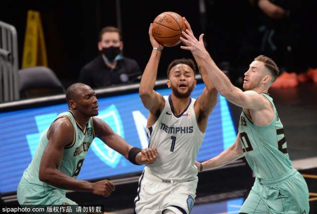 黄蜂翻盘意大利男篮，瓦兰丘纳斯打破历史纪录的简单介绍