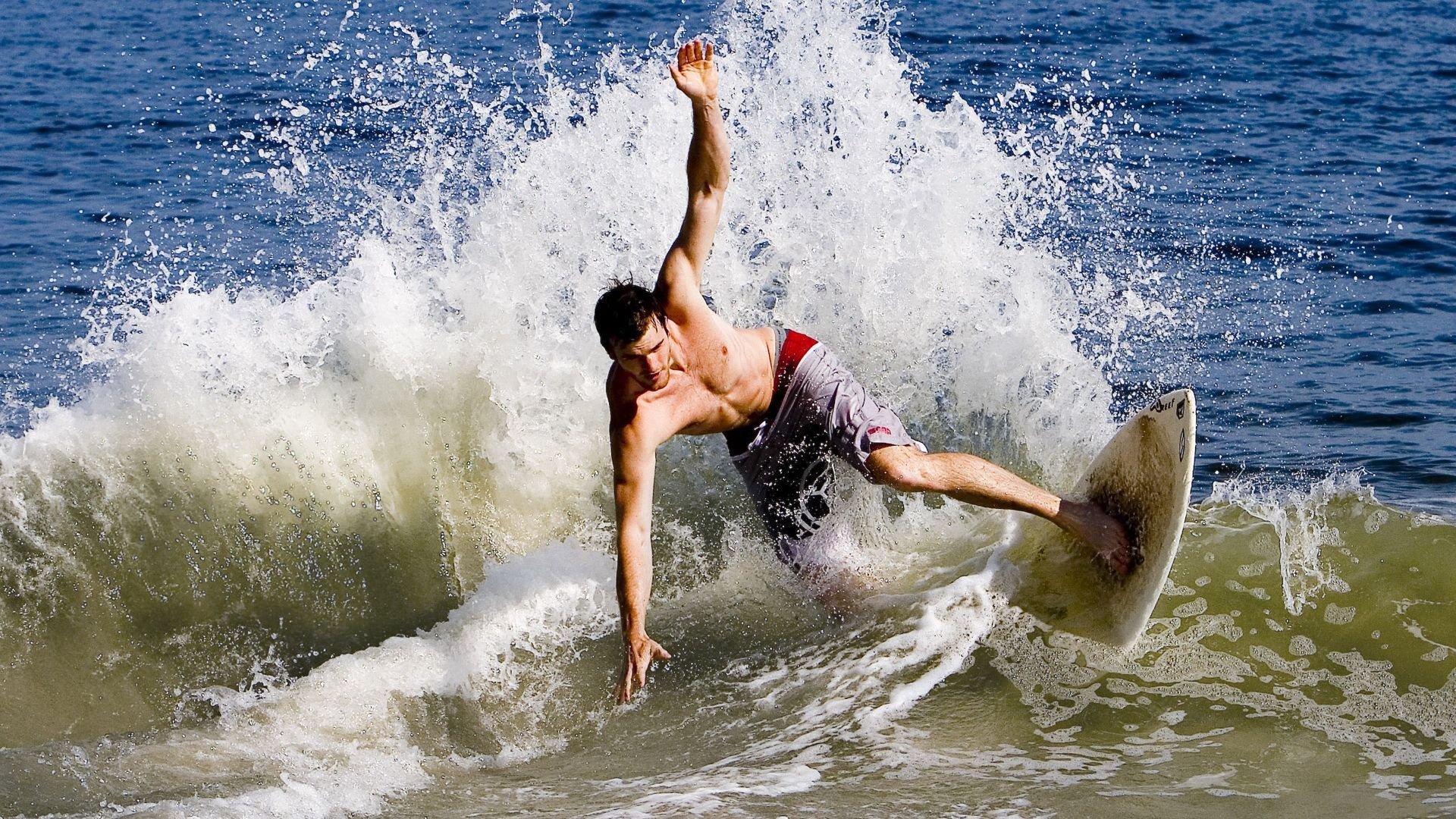 王权之火灼裂雷霆，贝恩临危受命，一记绝杀定江山