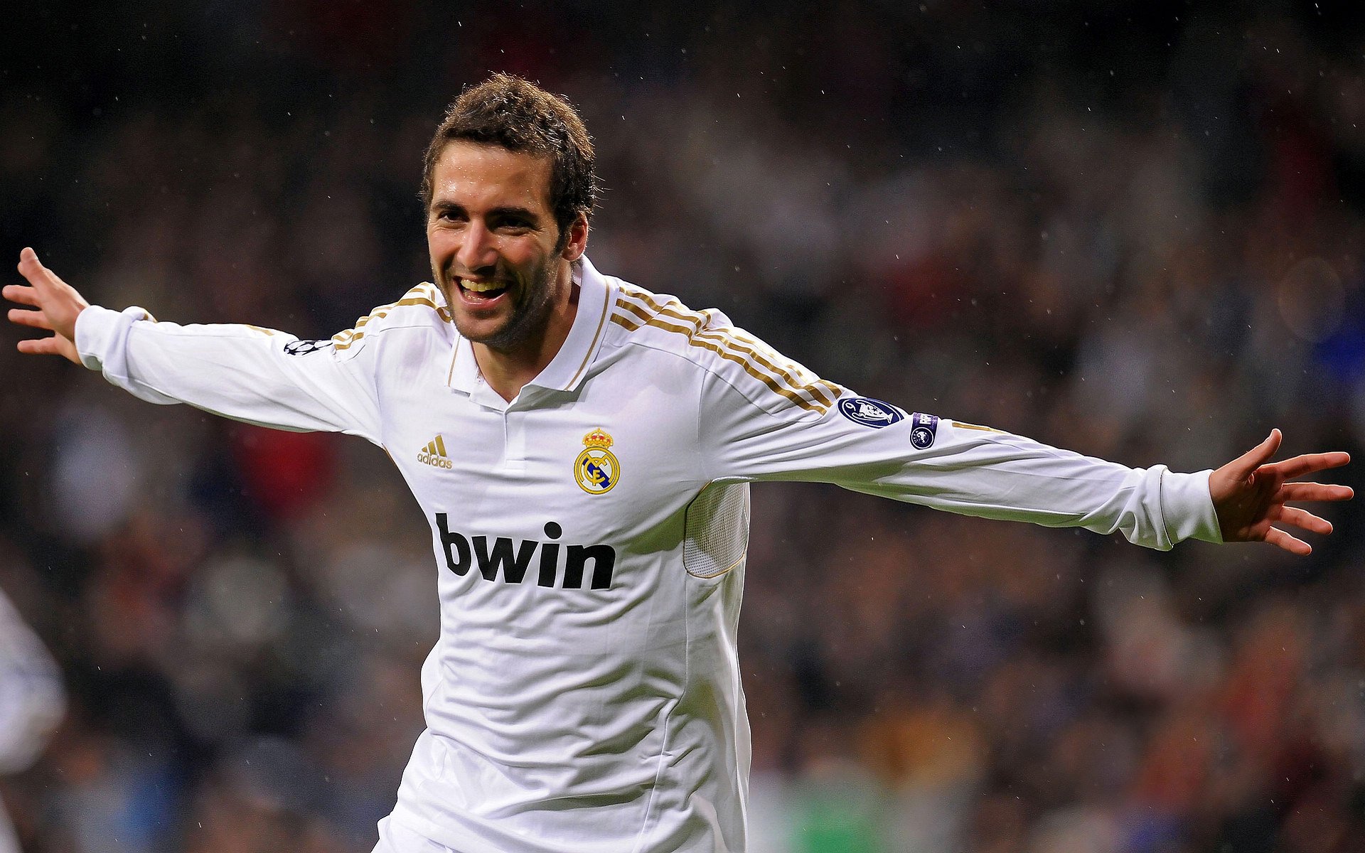 绿茵场上的两种碾压，阿森纳的商业版图与莫德里奇的传奇技艺