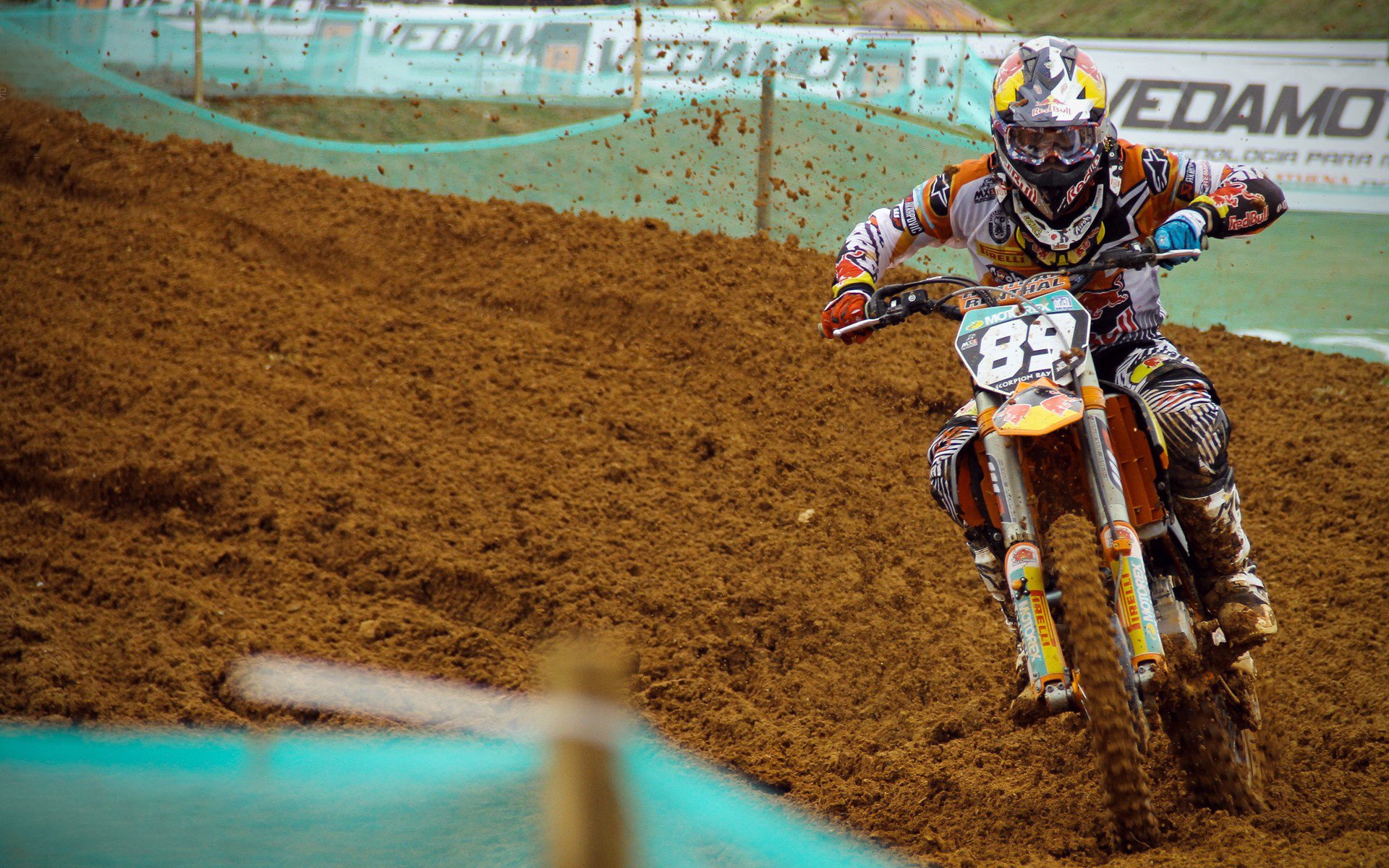 PG Soft Gaming-逆袭时刻，拉塞尔关键制胜，雷诺车队绝地翻盘哈斯车队